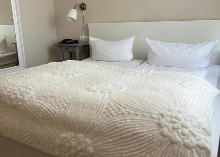 Admiral Scheer 3* Laboe